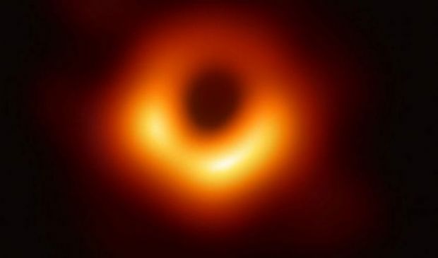 Buco nero: la prima foto scattata black hole Event Horizon Telescop