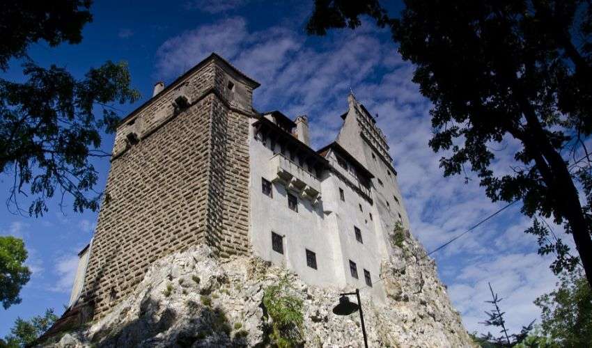 Vaccinarsi nel castello di Dracula, in Romania. Con visita annessa