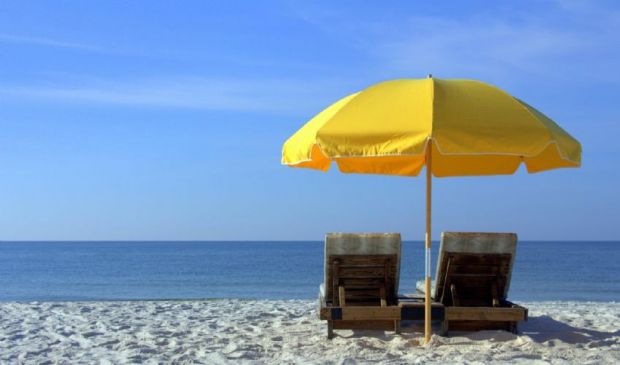Riapertura spiagge estate 2021, le regole: distanze, sport, docce